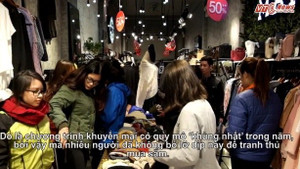 Video: Black Friday 2017, nhiều cửa hàng thời trang tại Hà Nội 'thất thủ'