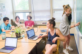 Ngôi trường độc nhất vô nhị dạy học sinh làm nông, rèn kiếm, nấu ăn