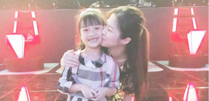 Con gái MC Thành Trung hạnh phúc khi gặp thần tượng Hương Tràm