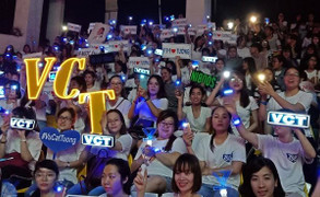 Fan Vũ Cát Tường cùng nhau phủ xanh khán phòng Chung kết 'Giọng hát Việt nhí 2017'