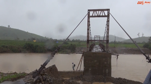 Cận cảnh sập mố cầu treo ở Đắk Lắk khiến hơn 1.000 hộ dân bị cô lập