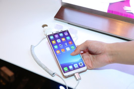 Mua Vivo V7, nhận bộ quà 'chất' trị giá 2 triệu tại Viettel Store