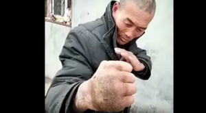 Rùng mình với bàn tay thép của võ sư Trung Quốc