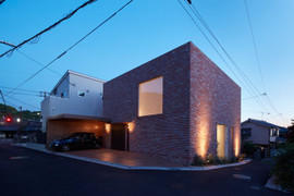 Ngôi nhà với nội thất đẹp như resort 5 sao ẩn sau vẻ ngoài 'cục mịch'