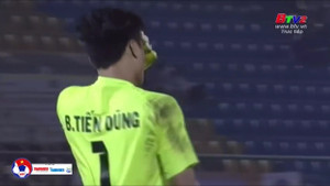 Video: Thủ môn U23 Việt Nam mắc sai lầm trong ngày HLV Park Hang Seo dự khán