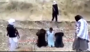 Video: Sắp bị hành quyết, tù nhân vùng lên cướp súng, tấn công đao phủ IS