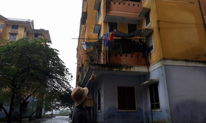 Rơi từ tầng 3 chung cư, bé gái 4 tuổi chết thương tâm