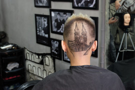 Video: Chàng trai có biệt tài điêu khắc trên tóc cực đẹp