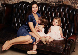 Mặc chồng phản đối kịch liệt, nữ blogger vẫn quyết cho con gái bú mẹ tới 5 tuổi