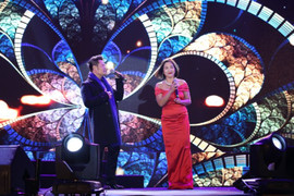 Mỹ Linh - Bằng Kiều sưởi ấm khán giả Hà Nội trong đêm nhạc 'Vũ khúc hồ Harmony'