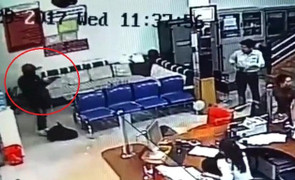 Clip nổ súng bắn bảo vệ, cướp ngân hàng ở Đắk Lắk qua camera an ninh