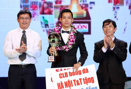 Đánh hụt Nghiêm Xuân Tú, Văn Quyết bị loại khỏi đề cử Quả bóng vàng Việt Nam 2017