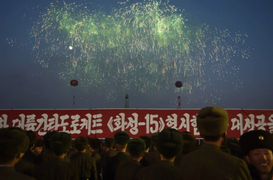 Video: Dân Triều Tiên xem pháo hoa mừng phóng tên lửa thành công