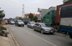 Xe máy đâm vào mố cầu, thai phụ chết thương tâm