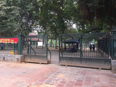 Video: Du khách bối rối tìm chỗ gửi xe khi thăm Văn Miếu