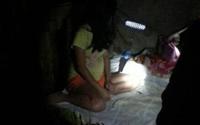 Bắt khẩn cấp kẻ biến thái giở trò dâm ô với con gái bạn nhậu