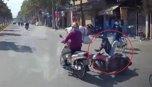 Bị vu tông ngã xe máy, tài xế ô tô được camera hành trình giải oan vào phút chót