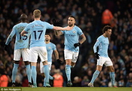 Ngược dòng ngoạn mục, Man City tiếp tục bỏ xa Man Utd