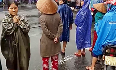 Xe chở dăm gỗ tông xe đạp điện, bé gái 11 tuổi chết tại chỗ