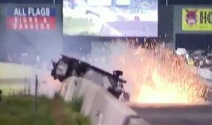 Video: Xe nổ tung như phim hành động, tay đua thoát chết thần kỳ