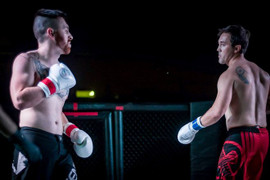 Võ sỹ Mỹ dùng cú đấm siêu nhân đánh bại đối thủ