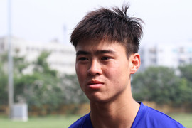 Tiền vệ Duy Mạnh: 'Cầu thủ Việt Nam thể lực hơi kém thật'