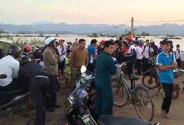 Xuống sông chơi, 2 học sinh bị nước cuốn mất tích