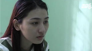 Bình Dương: Bị xử lý vi phạm giao thông, 3 cô gái đánh, xé áo công an