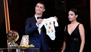 Giành Quả bóng vàng, Ronaldo hé lộ điều ước dễ thương ngày Giáng Sinh