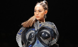 Minh Hằng xuất hiện rạng rỡ, tự tin trên sàn diễn thời trang