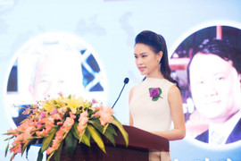 ‘Cô gái vàng’ của Hoa hậu Việt Nam ngày càng toả sáng với vai trò MC