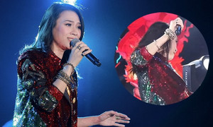 Trình diễn quá sung, Mỹ Tâm khiến fan thót tim vì suýt ngã trên sân khấu