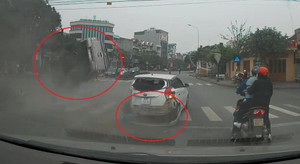 Clip: Ô tô 'điên' lộn nhào trên đường sau khi gây tai nạn liên hoàn ở Hải Dương