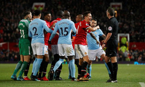 MU thua derby, Mourinho trách trọng tài thiên vị Man City