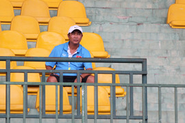 U19 Việt Nam căng mình tập luyện, HLV Trần Minh Chiến 'tọa sơn quan hổ đấu'