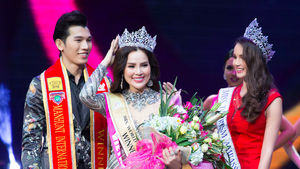 Á hậu Phương Lê đăng quang Hoa hậu Quý bà Hòa bình Thế giới