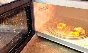 Luộc trứng bằng lò vi sóng, nguy cơ mù mắt vĩnh viễn