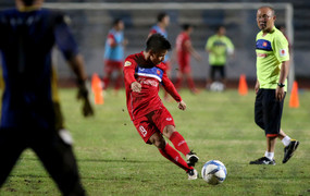 Miệt mài tập sút, hàng công U23 Việt Nam vẫn bị 'lắc đầu'