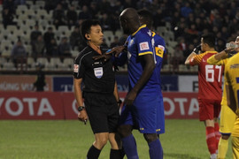 Cựu Còi vàng Võ Minh Trí: ‘Ở V-League, chửi trọng tài là dễ nhất'