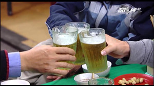 Người Việt ăn thiếu rau, thừa muối, uống nhiều rượu bia