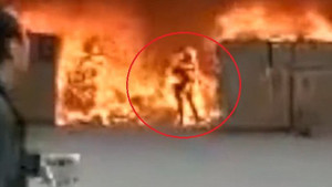 Quay lại đám cháy lấy điện thoại, nam công nhân chết thảm