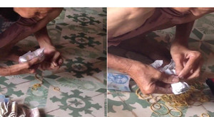 Clip cụ bà cặm cụi gỡ tiền lẻ trong bọc nilon chằng chịt dây chun khiến dân mạng xót xa