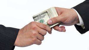 Bắt quả tang trung úy cảnh sát nhận hối lộ ở Đồng Nai