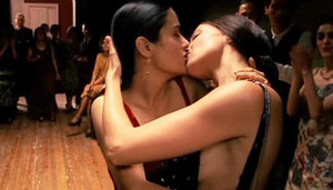 Nữ diễn viên kể nỗi đau bị ép khỏa thân đóng cảnh sex đồng giới