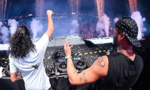 Armin van Buuren 'đốt cháy' hơn 20.000 khán giả trong đêm nhạc