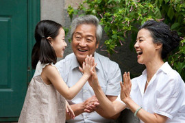 Chia sẻ quan điểm : Có mỗi đứa cháu, chẳng lẽ ông bà không thể trông?