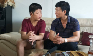 Câu chuyện cảm động của cha con Quốc Tuấn nhận Giải vàng truyền hình