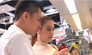 Lâm Khánh Chi và chồng trẻ kém 8 tuổi quấn quýt đi sắm sửa cho tổ ấm