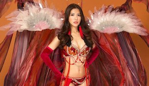 Nữ tiếp viên hàng không đi thi Hoa hậu sexy với nội y phong cách Victoria's Secret