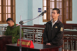 Giở trò đồi bại với bé gái lúc hái măng, nam thanh niên lĩnh 10 năm tù